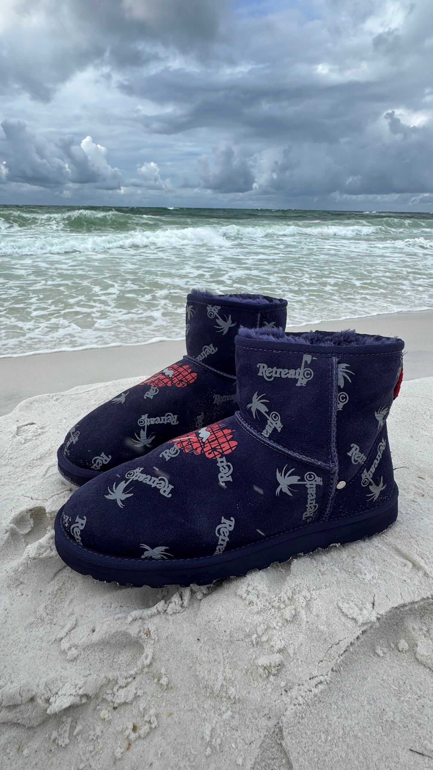 UGG x STARVING ARTIST RETREAT  - CLASSIC MINI - 10M