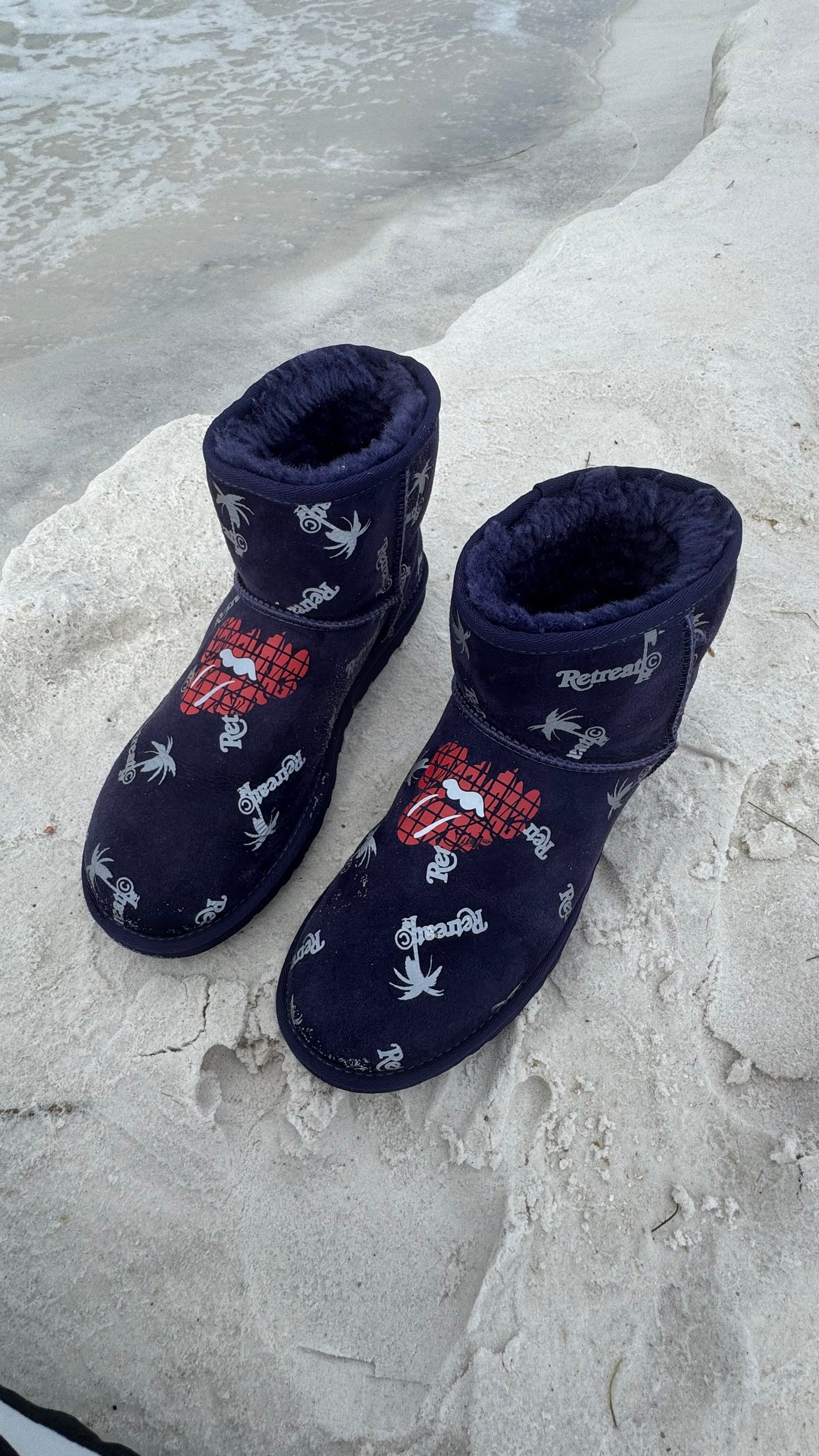 UGG x STARVING ARTIST RETREAT  - CLASSIC MINI - 10M